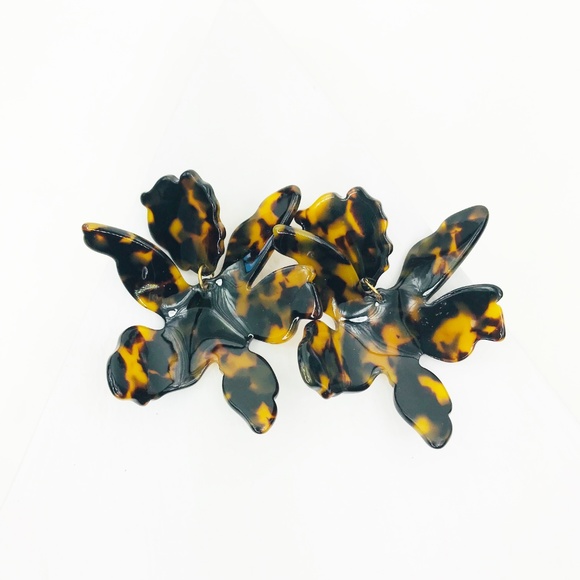 Paper Lily Earrings in Tortoise - Picture 7 of 8